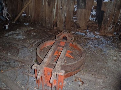 小屋の中のプーリー？