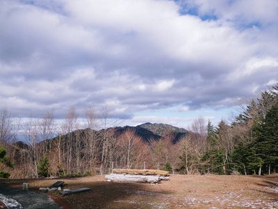 観音山のヘリポートから熊伏山をのぞむ