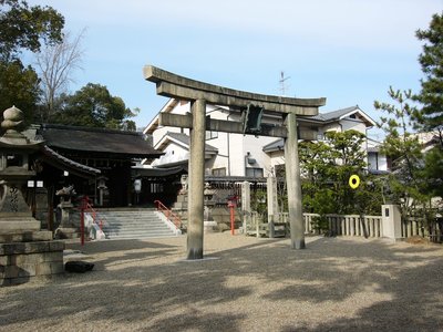 これが油の神様　黄色の目玉みたいなのが油屋の印らしい