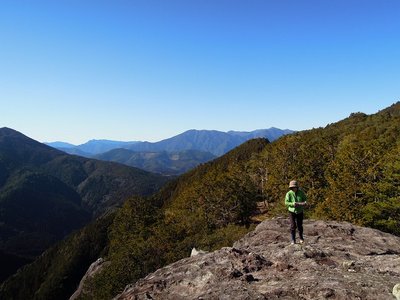 玉置・笠捨稜線（一番奥の山並み）