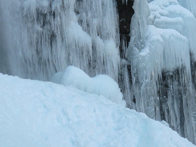 IMG_4833.jpg (311.93 KiB) 閲覧された回数 6483 回 落ちてきた氷の塊