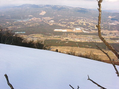 お藤のおでこ.JPG (160.31 KiB) 閲覧された回数 6732 回 ● 開発された京ガ野、養老山脈も〇〇だ