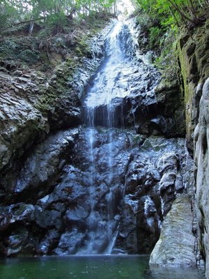 ３０ｍ？廊下奥に落ちる黒い滝