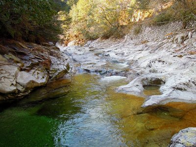 この石積みは凄いよね。美しいし！