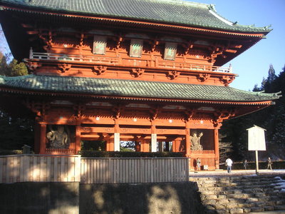 S210高野山・大門001.JPG (191.58 KiB) 閲覧された回数 9407 回 高野山大門、急な山道を登り切ると目の前に。