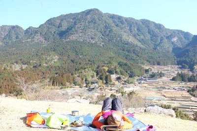 昼食に寄った赤木城跡。向こうに見えるのがzippさんたちが登ったビキ島あたりかな？