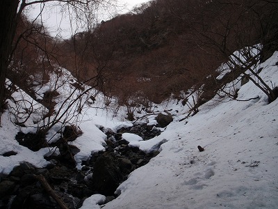二股から左の谷へ