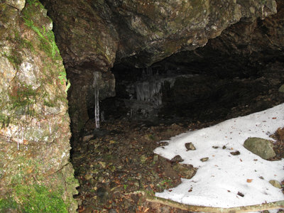 凍てついた洞窟