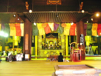 〇 知恩院内で仏様にお目どうりです