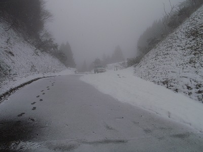 ミノガ峠付近は雪