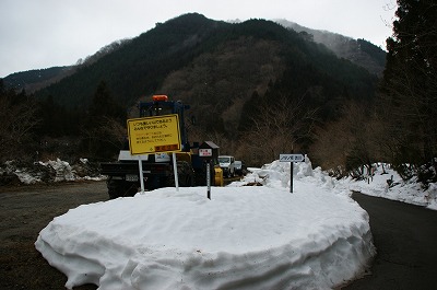 登山届boxと除雪してくれたタイヤローダー
