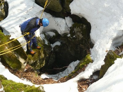 P1330614.jpg (188.46 KiB) 閲覧された回数 30622 回 辺縁から覗き込む、40mの奈落のそこ