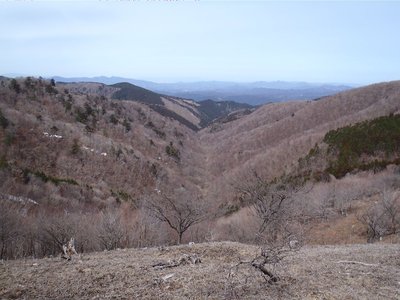 木梶吊尾根から見下ろすゼエノ谷