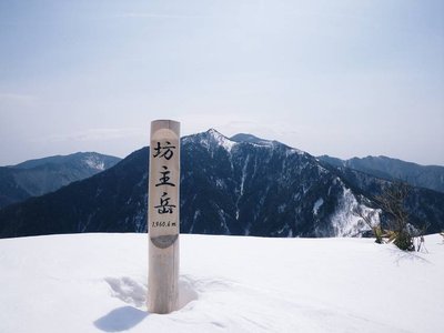 坊主岳から仏谷を見る