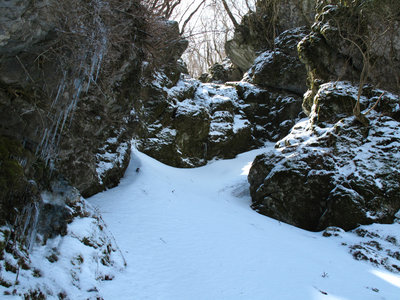 タヌクラ洞窟入口