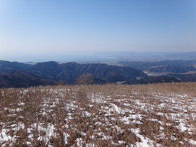 DSC00314.jpg (197.61 KiB) 閲覧された回数 5709 回 毛ズラオの頭から琵琶湖を望む