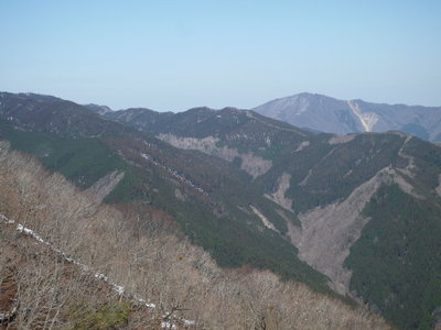 05昨日歩いた尾根.JPG (507.17 KiB) 閲覧された回数 7604 回 昨日歩いた尾根と高見山