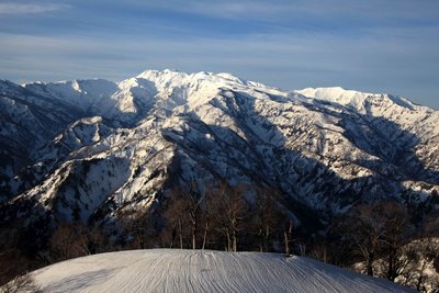IMG_0992.JPG (204.07 KiB) 閲覧された回数 9653 回 シリタカ山付近からの白山高峰群