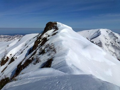 P1020691.JPG (165.21 KiB) 閲覧された回数 9653 回 小笈から笈ヶ岳と大笠山(右)を眺望しています