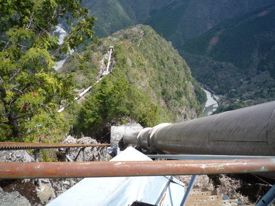 導水管の階段　好き好んで歩きたいとは思わない