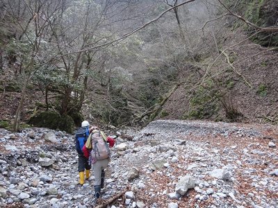 DSC00325.jpg (197.05 KiB) 閲覧された回数 29088 回 この奥を曲がるとコマネチになる。