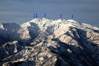 白山の高峰群のズームアップ