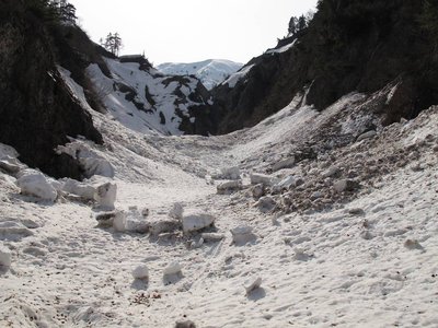 IMG_1537-s.JPG (177.5 KiB) 閲覧された回数 4448 回 デブリランドの向こうに奈良岳が見える