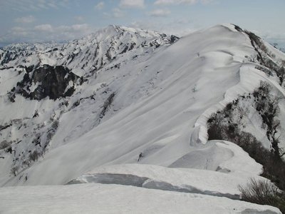 IMG_1521-s.JPG (108.29 KiB) 閲覧された回数 4448 回 奈良岳と大笠山、左端が仙人岩