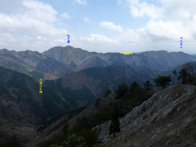 ２つの稜線が重なり合っています