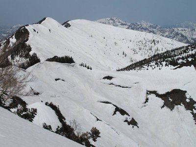 2,077峰の向こうに大笠、大門、おサル