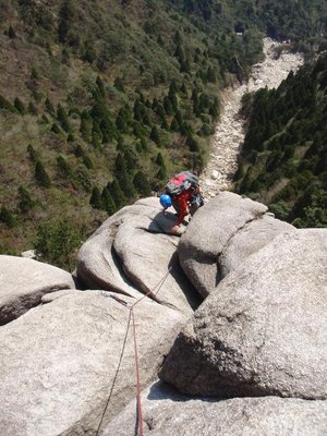 P20120505c.jpg (76.95 KiB) 閲覧された回数 4626 回 P6を攀じる通さん