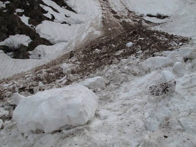 そろそろ雪崩れも落ち着くかなあ