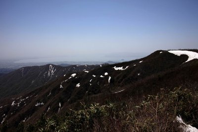 花房尾とその向こうに見えるびわ湖