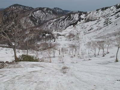 IMG_1876-s.JPG (170.5 KiB) 閲覧された回数 6107 回 銚子ヶ峰カール、後方に丸山、芦倉山