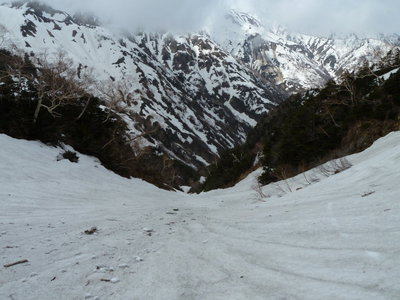 雪渓にダイブ!!