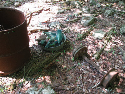 トロッコの車輪と生活用具