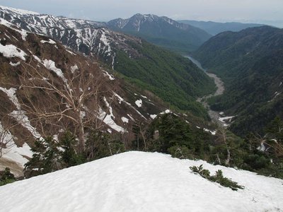 IMG_2123-s.JPG (152.85 KiB) 閲覧された回数 7942 回 標高点1,976mから白水湖を見下ろす