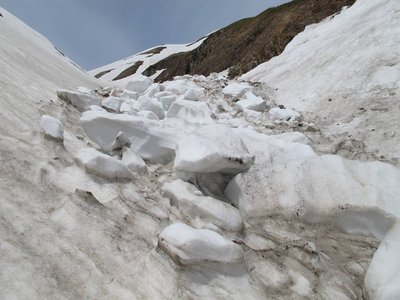 IMG_2147-s.JPG (114.61 KiB) 閲覧された回数 7950 回 デブリを越えて別山へ