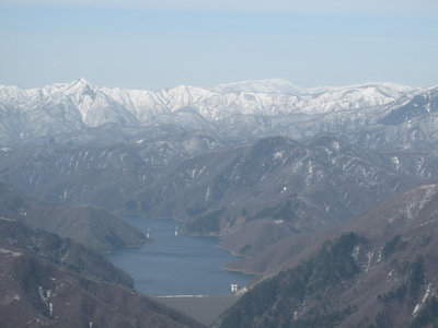徳山ダムと能郷白山
