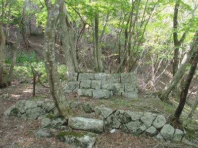 高昌鉱山の神社跡
