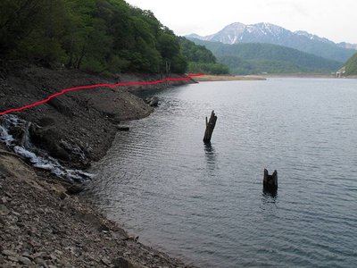 赤線が例年の喫水ライン