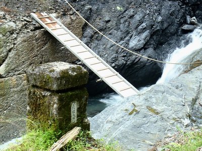 ツヅラ(田)原谷の仮橋。