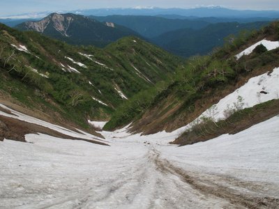 IMG_2685-s.JPG (140.27 KiB) 閲覧された回数 5758 回 D雪渓から見下ろす眺め