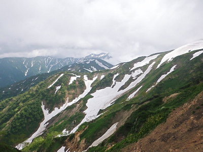 ●　緑ちゃんの知合いに、この谷上がる化け物がいるんだよ。ガールに説明しました。