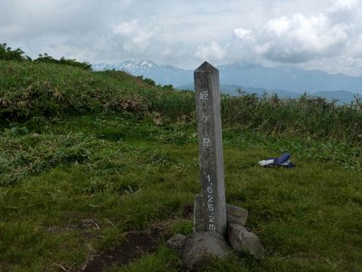 P1050277.JPG (231.55 KiB) 閲覧された回数 4719 回 経ヶ岳(本峰)から白山を眺望する