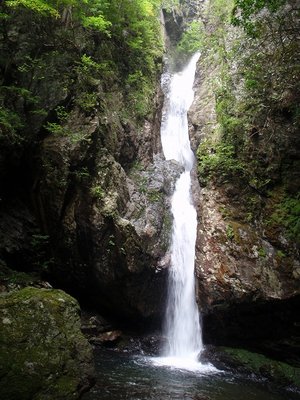 岩隠し娘の「姫が滝」