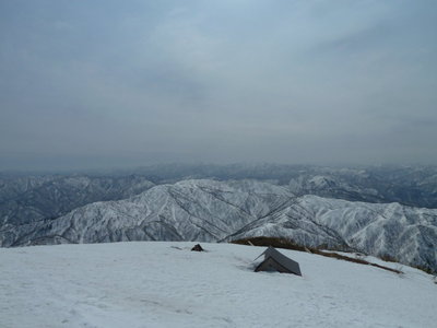 縫ヶ原山を見下ろす