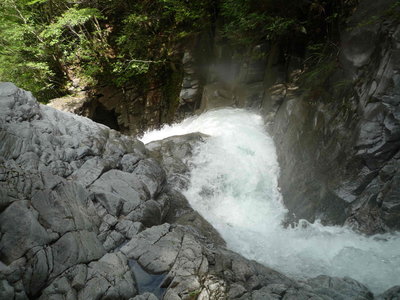 03元越大滝滝口(1).JPG (719.72 KiB) 閲覧された回数 4559 回 元越大滝滝口 今日は水量が多い