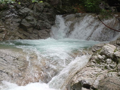 04水量多い(1).JPG (697.27 KiB) 閲覧された回数 4559 回 元越大滝上流 水量多い