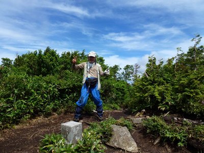 山頂では一瞬でしたが、晴れ間もありました